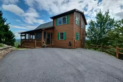 Longview Cabin Outside