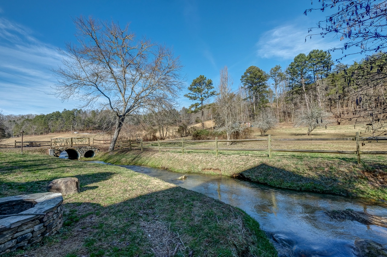 Nana's Creekside