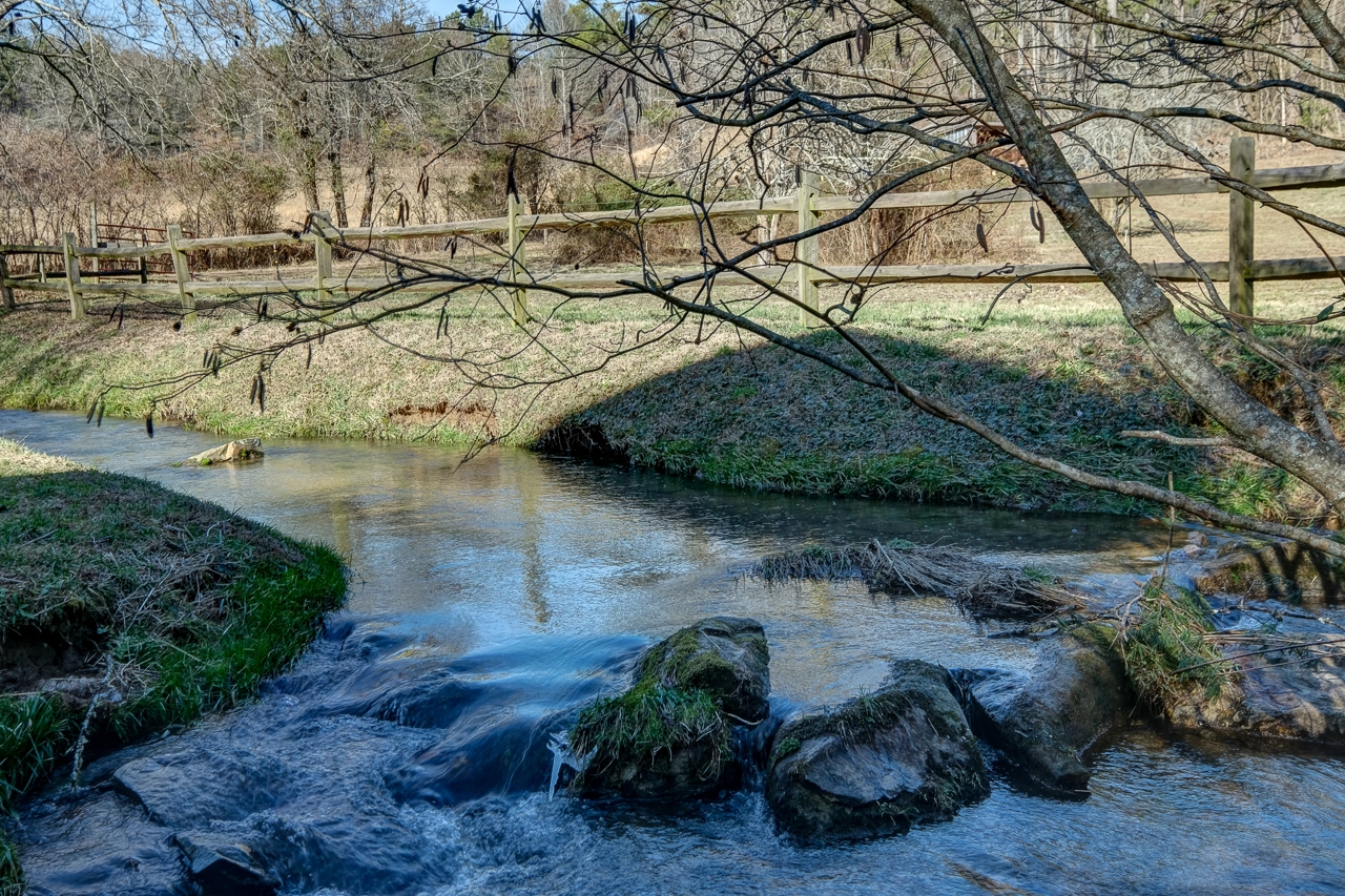 Nana's Creekside